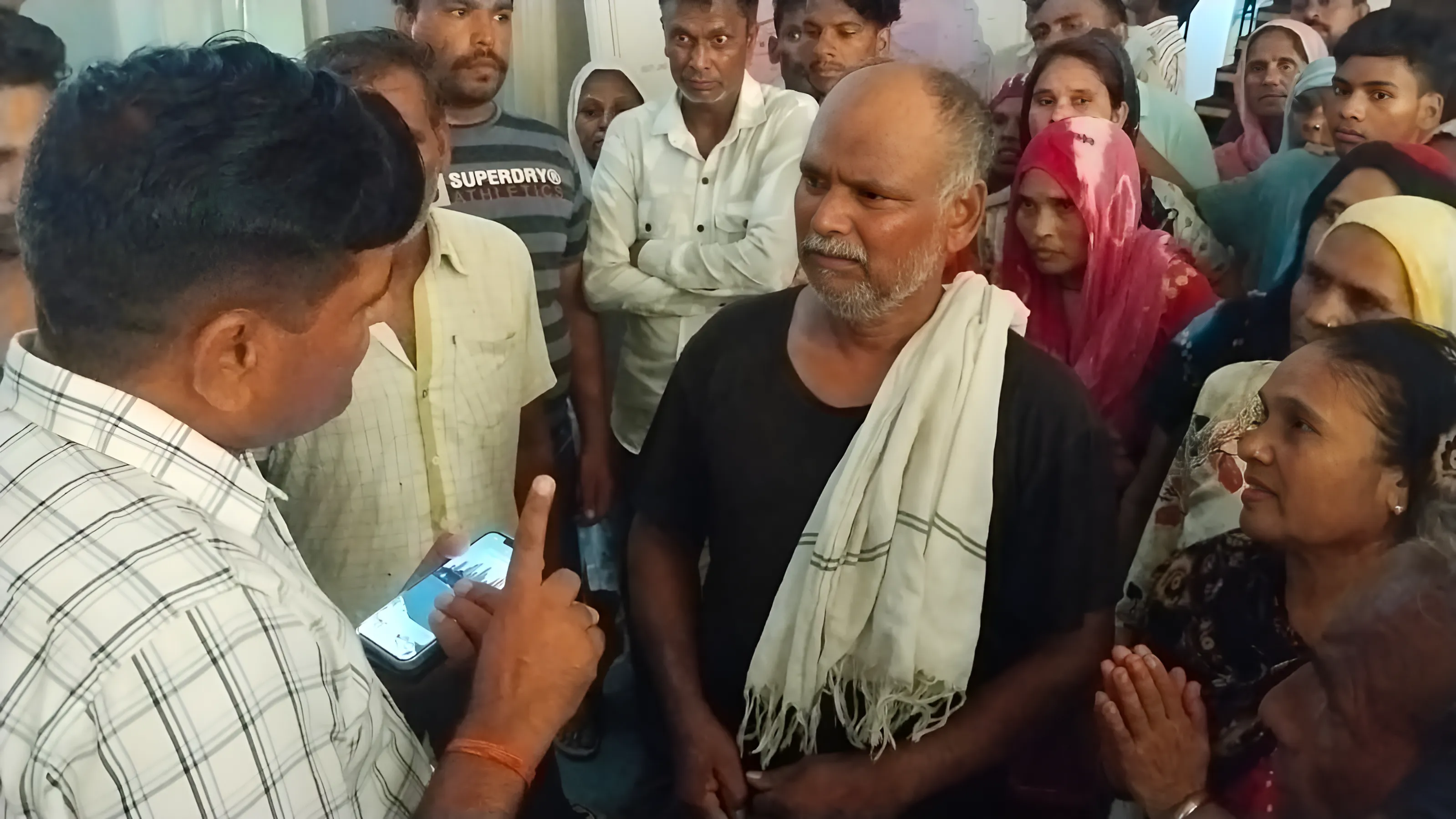 कन्हैया हत्याकांड में आरोपियों की गिरफ्तारी की मांग को लेकर एसपी ऑफिस पहुंचा पीड़ित परिवार, डीएसपी बोले- दोषी को बख्शा नहीं जाएगा